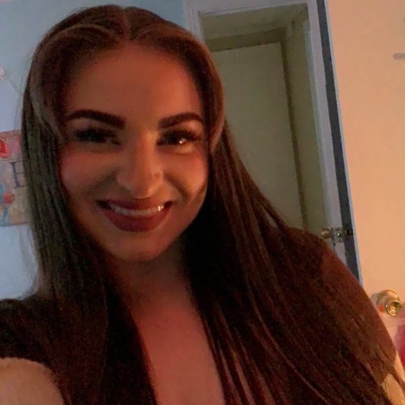 Meet your Posher - Hi, I’m Emily! - Picture 4 of 9